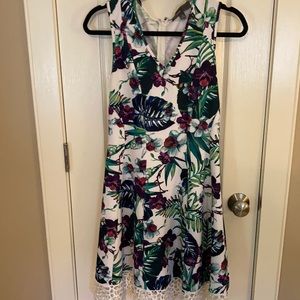 Cute sleeveless floral dress size 10